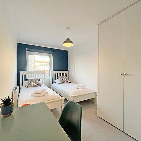 Windsor Gate Retreat: Central 2-Bed with Parking Exterior photo
